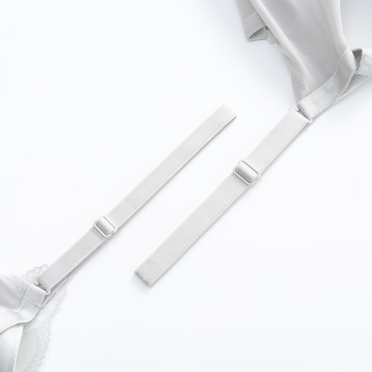 安莉芳【花园蕾丝舒挺杯】上薄下厚小胸聚拢内衣无钢圈显大文胸节日礼物 雨后朝雾 LGY 文胸 75B