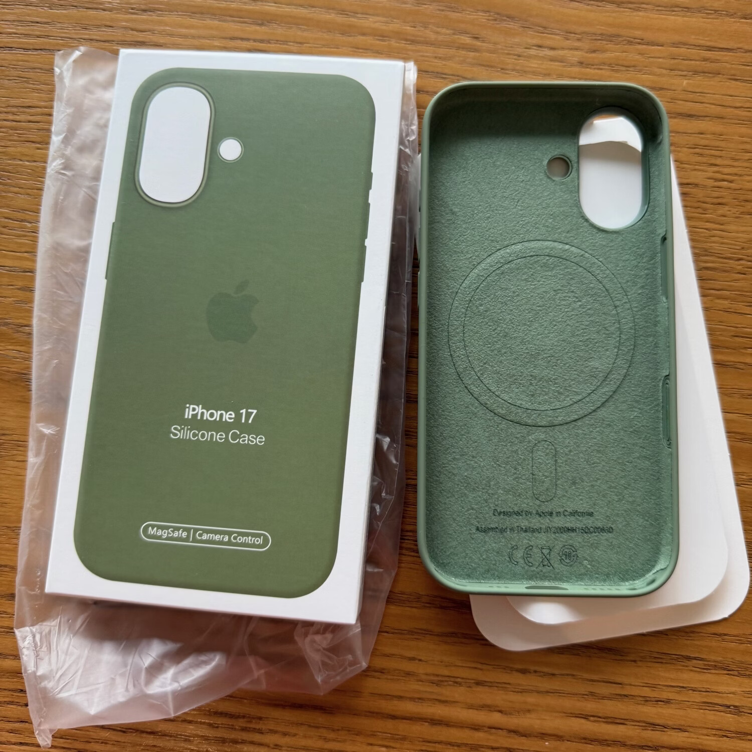 iPhone 17液态硅胶保护壳 磁吸动画按键款（现货速发） 浅苔绿色 17