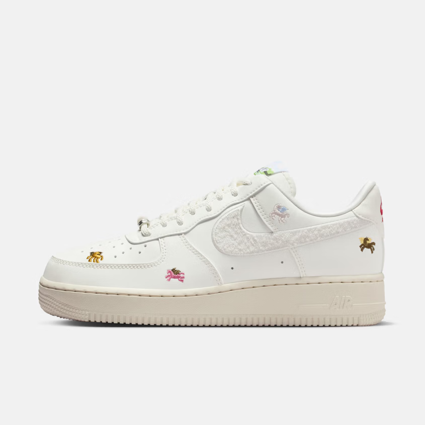 NIKEAF1 '07 马年限定脱缰系列新年款女子空军一号运动鞋 IQ1143-100 37.5
