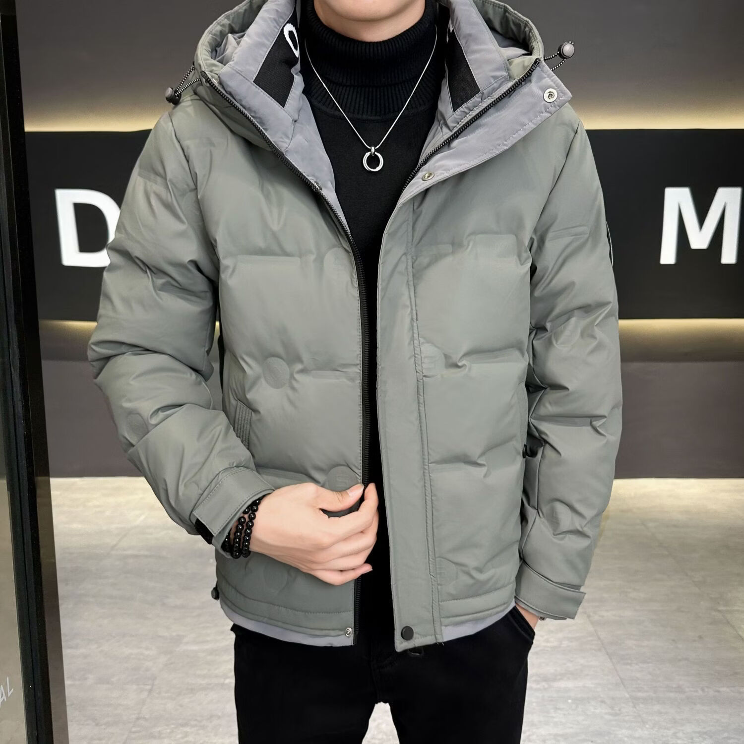 高档羽绒服男士2024新款连帽时尚帅气男青年冬季保暖加厚外套男装 军绿色 均码 4XL170185斤