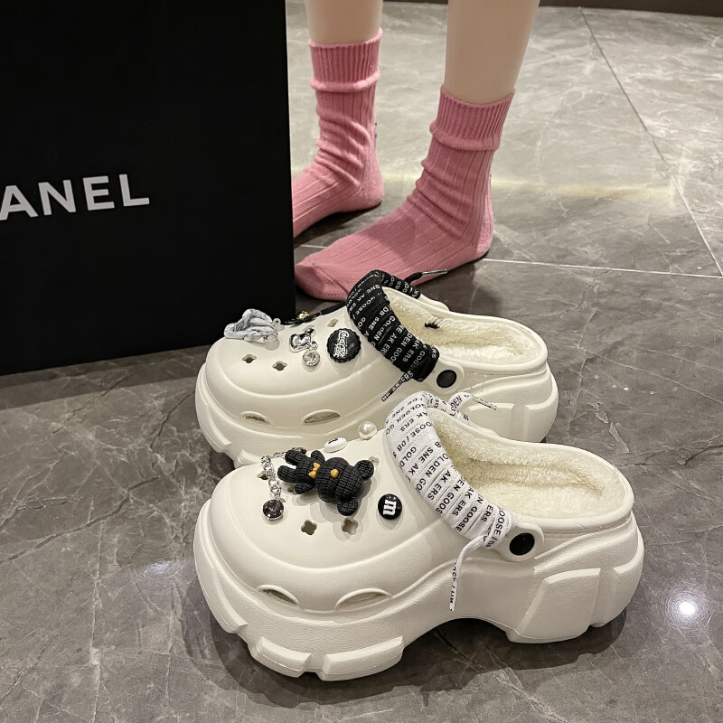 【精选】洞洞鞋女加绒外穿2024秋冬新款可拆卸厚底可爱包头保暖棉 白色【绑带】可拆卸棉套 34 -35