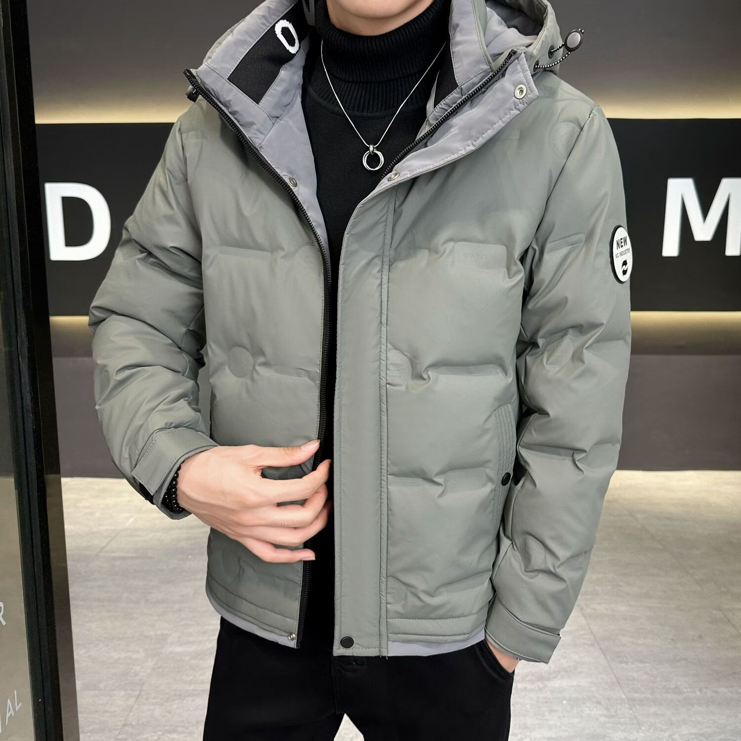 高档羽绒服男士2024新款连帽时尚帅气男青年冬季保暖加厚外套男装 军绿色 均码 4XL170185斤