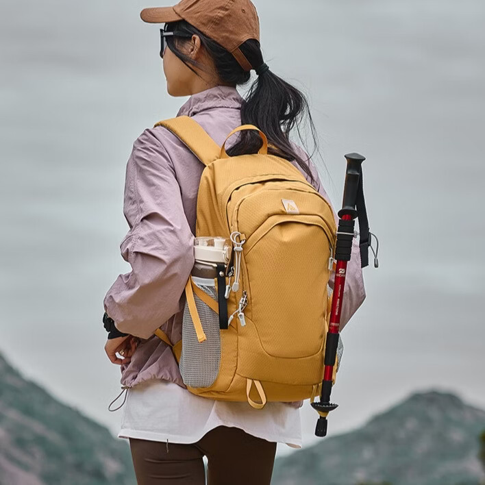 玛嘎户外轻量化徒步登山包23升男女双肩包露营骑行背包便携旅行包 黄色