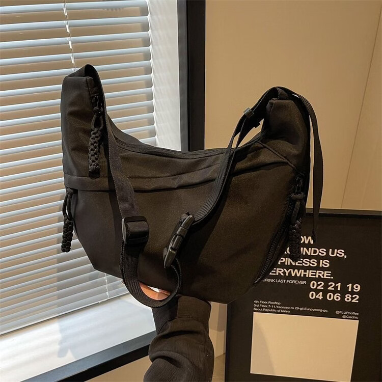 【优选】今年流行牛津布包包斜挎包女2024新款休闲单肩学生上课通 黑色