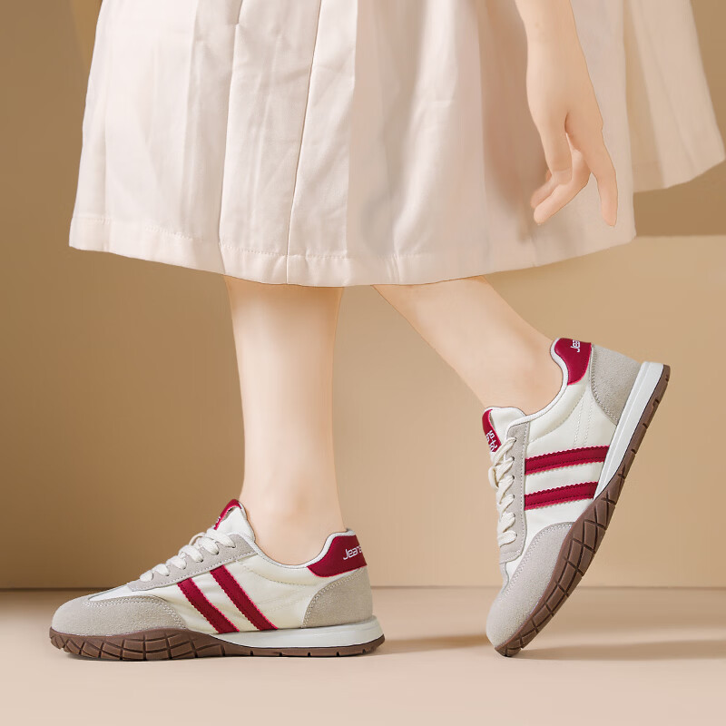 真维斯（Jeanswest）德训鞋女2025秋季新款经典休闲柔软舒适百搭学生板鞋 米红 40