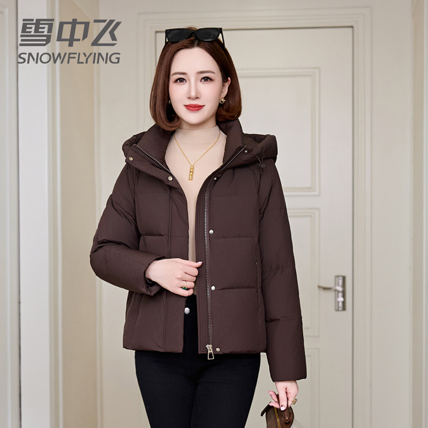雪中飞短款中老年妈妈装羽绒服女2026年新款加厚保暖冬季时尚百搭外套 咖啡色 M 160/84A