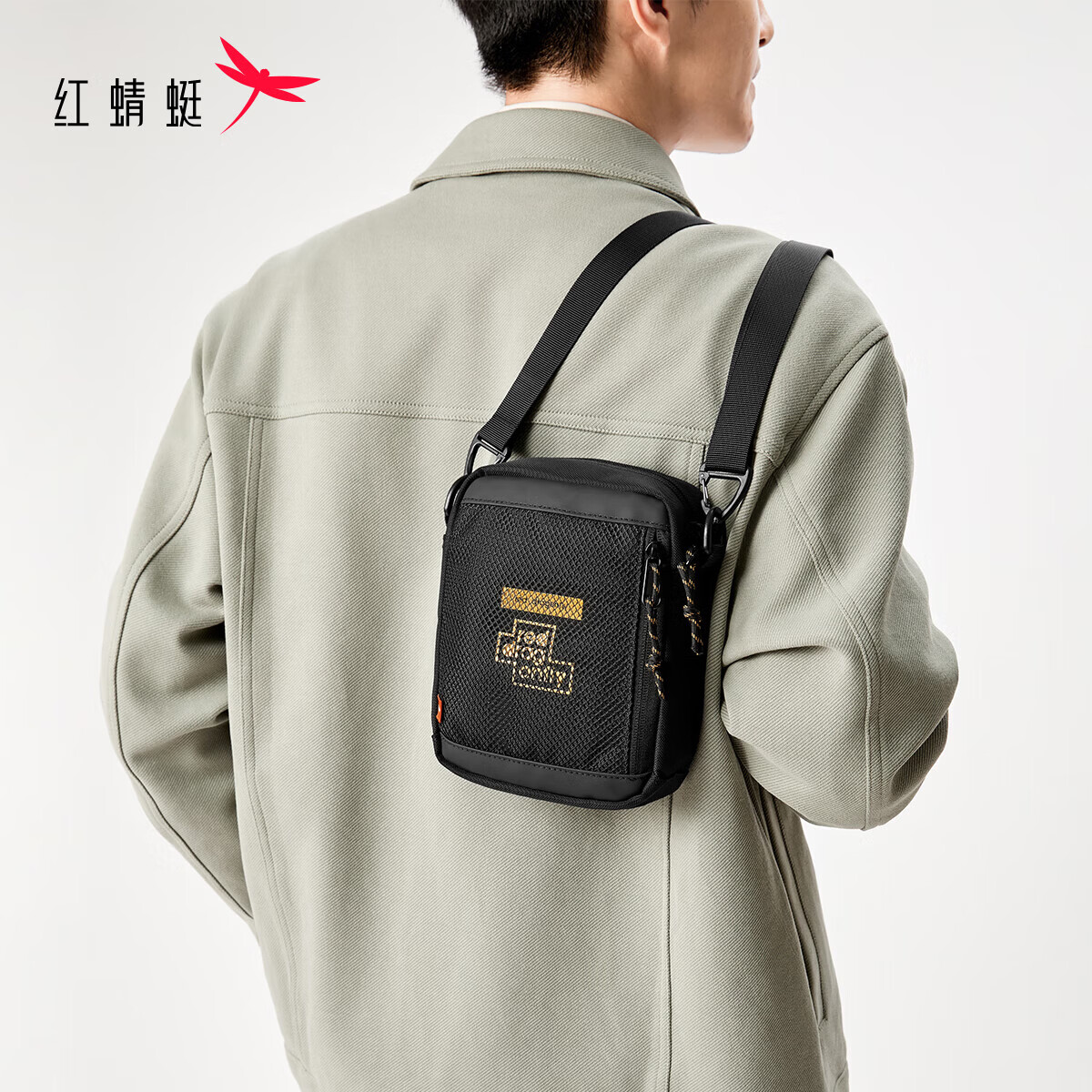 红蜻蜓斜挎包男新款胸包设计感单肩包男士休闲百搭包9311C0672W
黑色