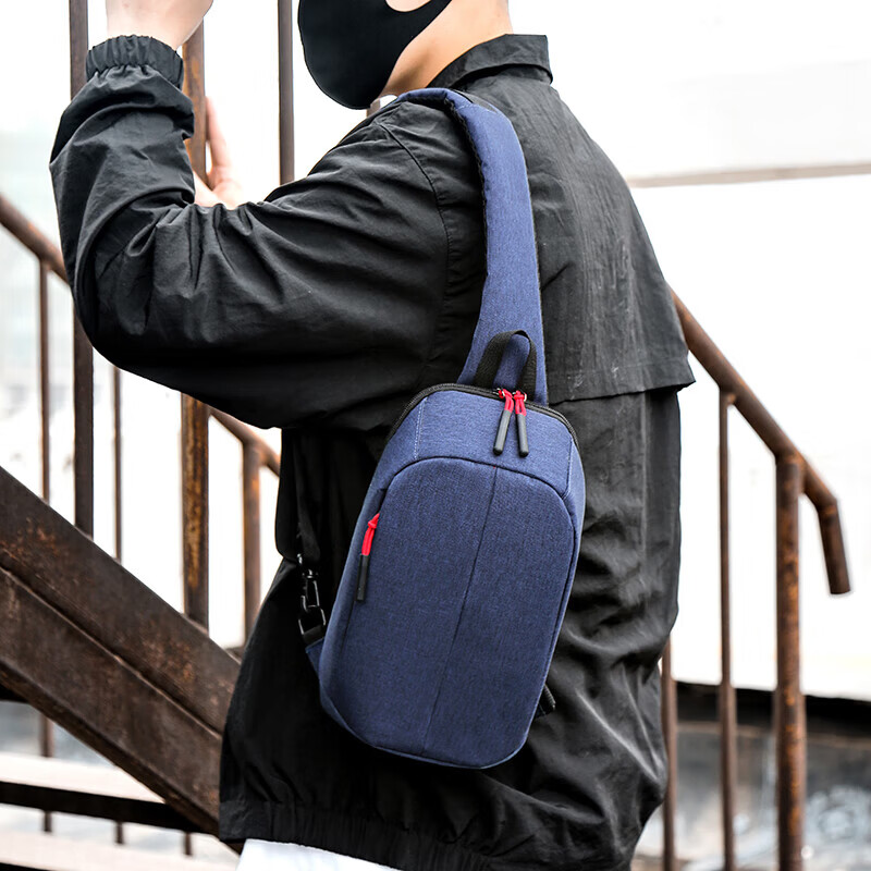 新款胸包斜挎包潮流时尚简约单肩包多功能背包男士腰包休闲运动包 蓝色