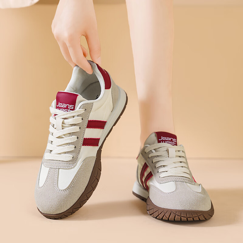 真维斯（Jeanswest）德训鞋女2025秋季新款经典休闲柔软舒适百搭学生板鞋 米红 40