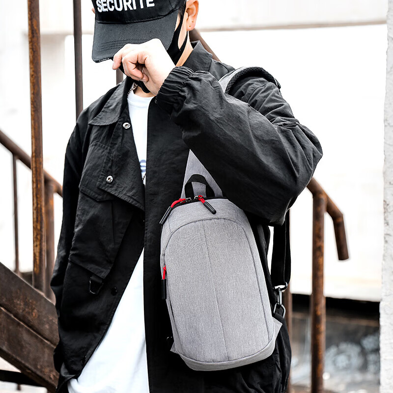 新款胸包斜挎包潮流时尚简约单肩包多功能背包男士腰包休闲运动包 蓝色