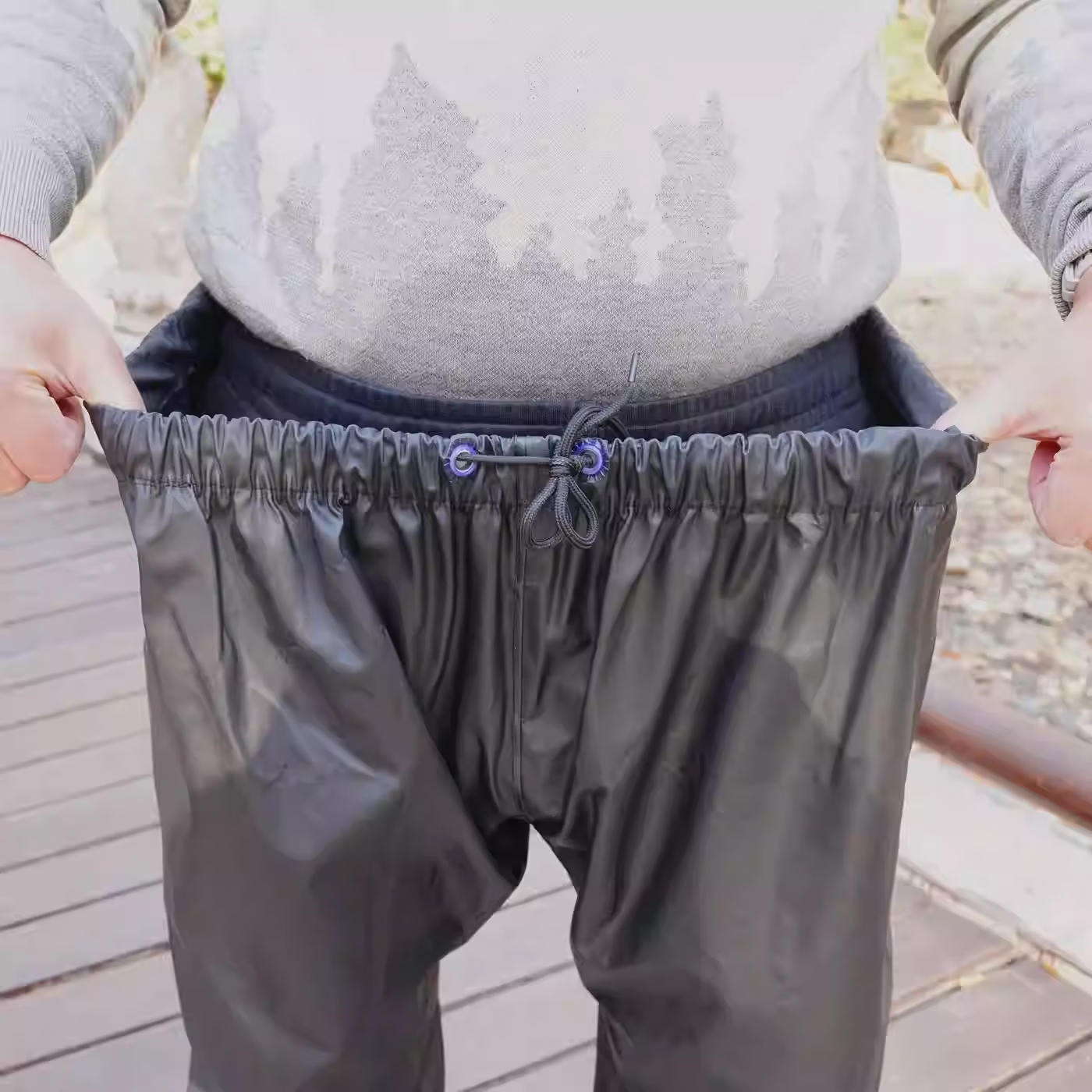 建雨特大码雨裤男女款成人加大加肥加大码雨裤防暴雨真防水户外骑行裤 黑色防水裤有抽绳 4XL 1件 170-200斤