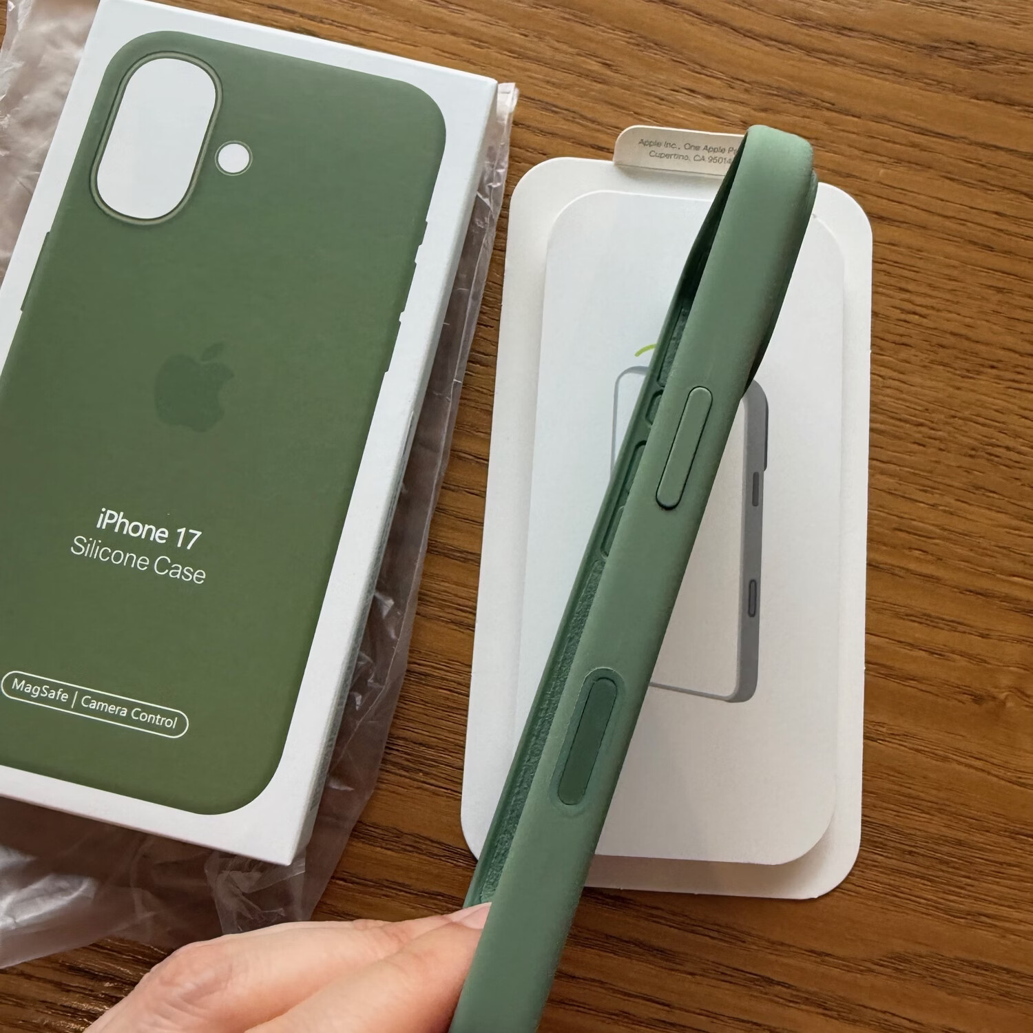 iPhone 17液态硅胶保护壳 磁吸动画按键款（现货速发） 浅苔绿色 17