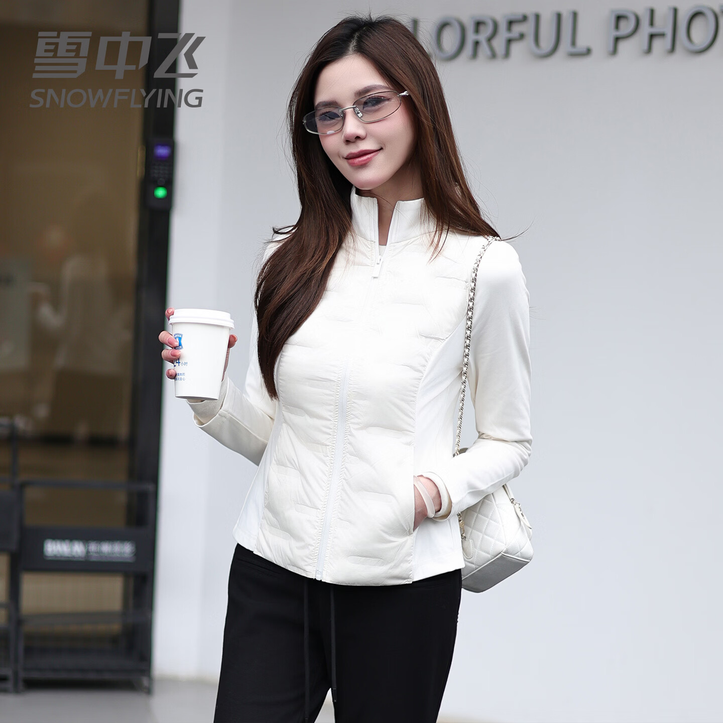 雪中飞轻薄羽绒服女短款2026年春季新款立领拼接排骨服修身瑜伽保暖外套 米白 S 155/80A （90斤以内）