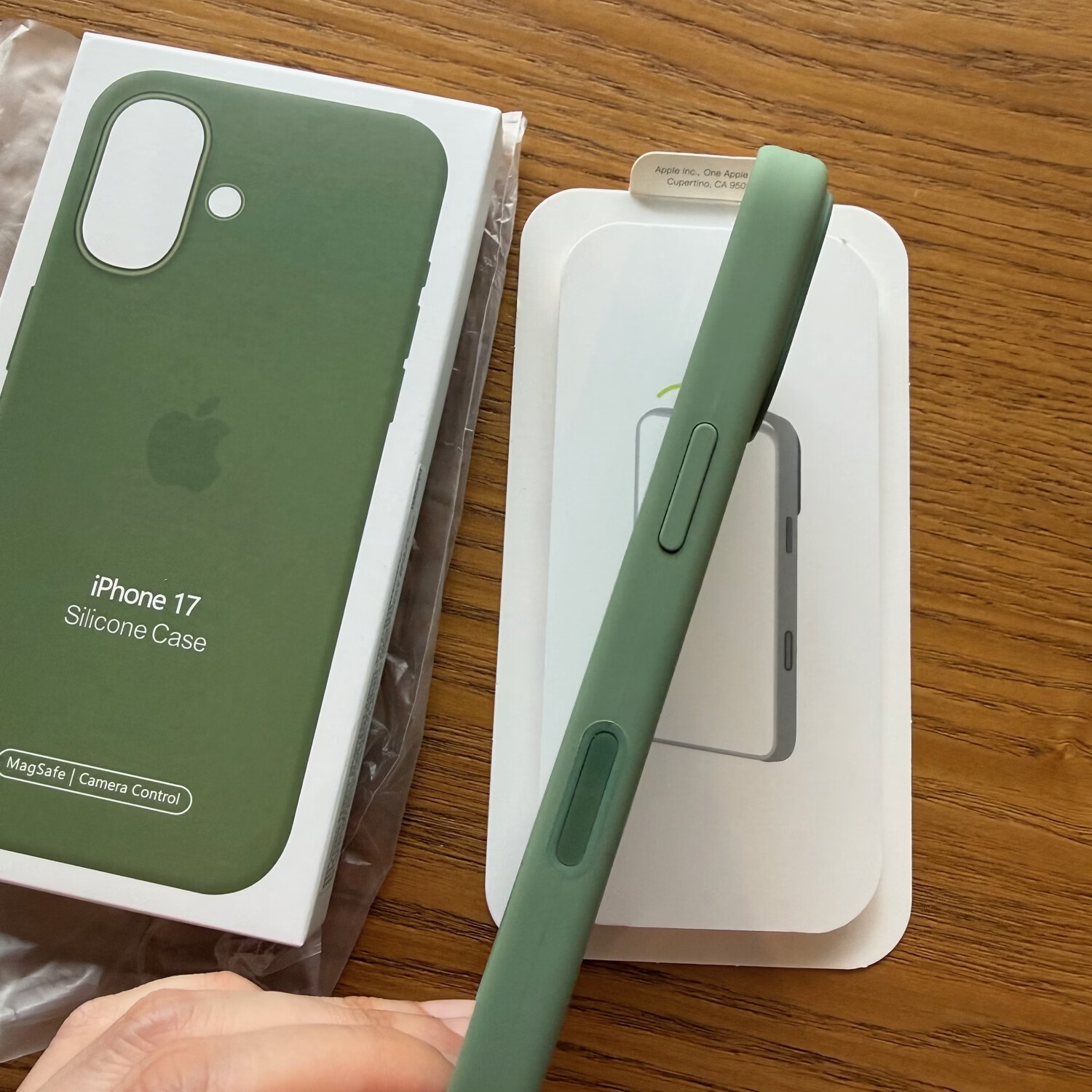 iPhone 17液态硅胶保护壳 磁吸动画按键款（现货速发） 浅苔绿色 17