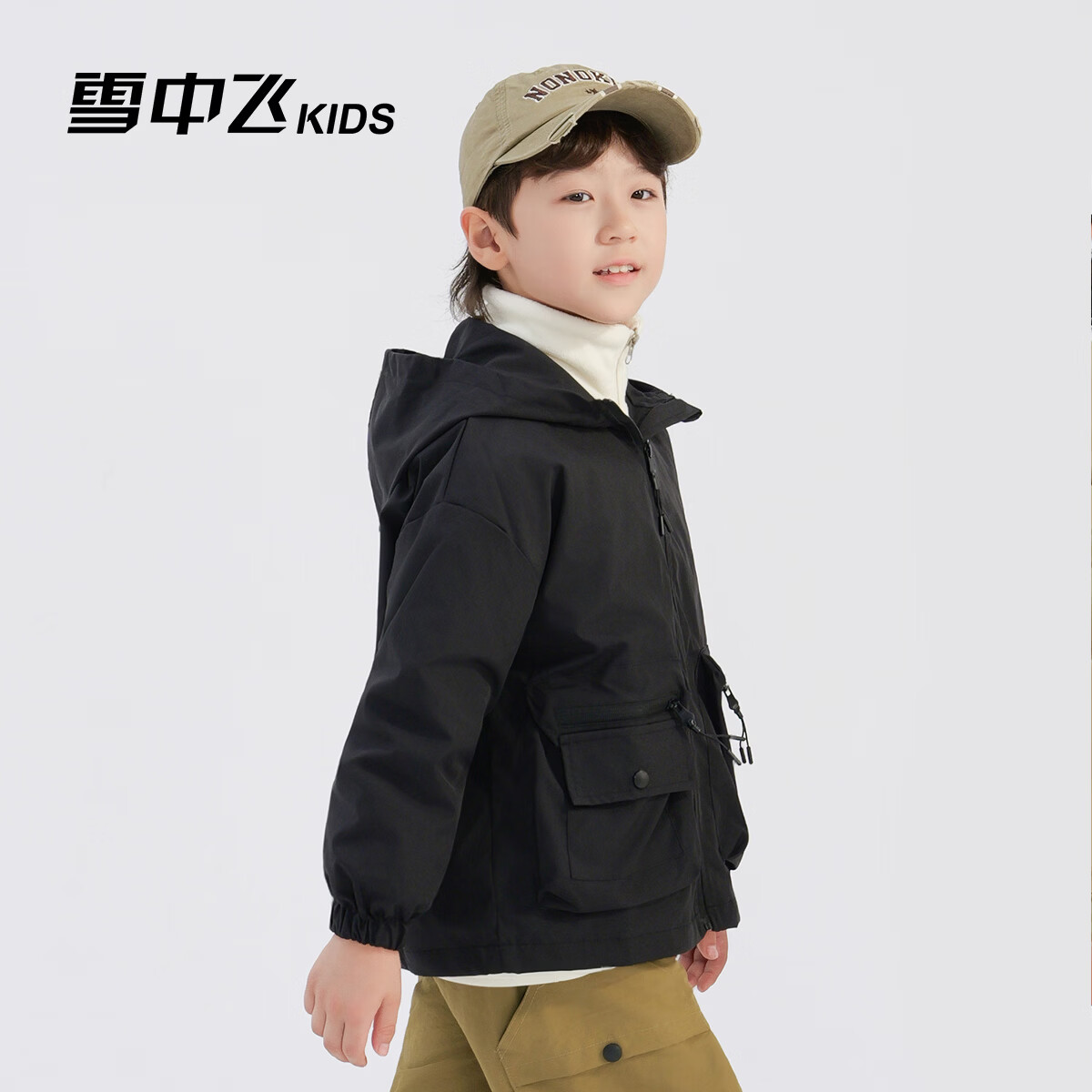 雪中飞儿童外套户外男童秋款2025新款女孩连帽时尚拼色防风上衣 黑色 120