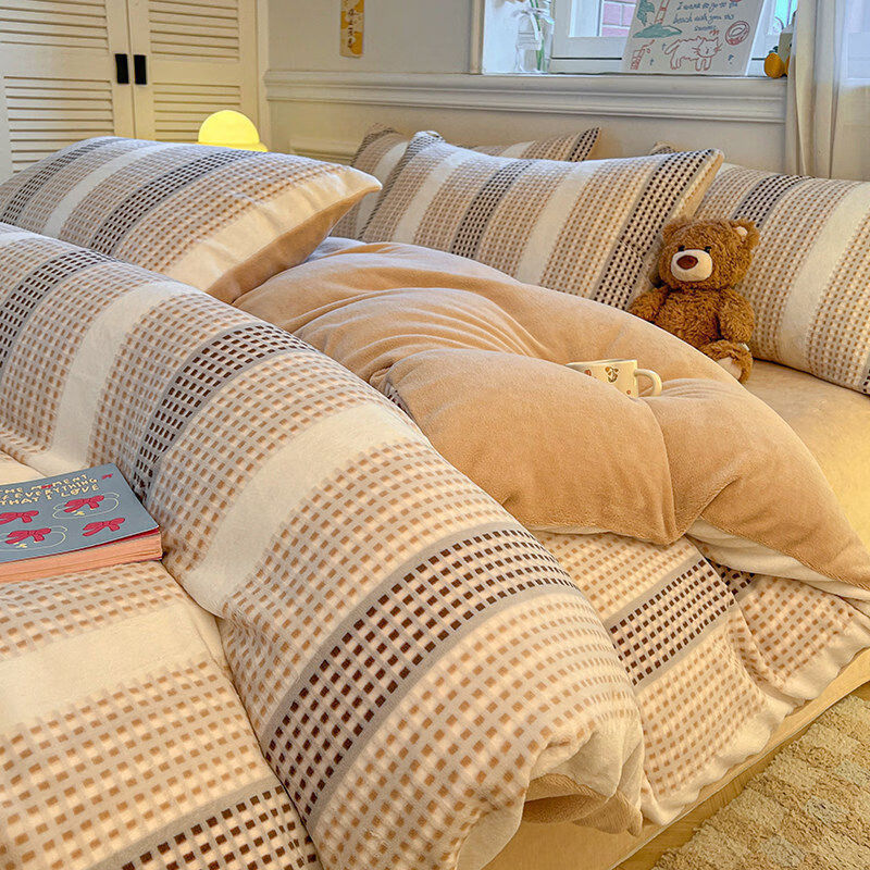 猫人（MiiOW）冬季保暖雕花牛奶绒床上四件套珊瑚绒家用床单被套罩床品三件套 暖格-咖【加厚牛奶绒丨保暖裸睡】 1.2m 床单款 三件套-150*200cm被套