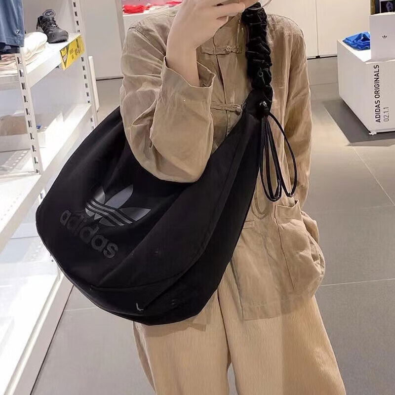 阿迪达斯（adidas）三叶草单肩包男女包 新款运动包休闲包云朵包腋下包斜挎包JP0145 JP0146/黑色大号 20厘米 x 50厘米 x 30厘米 NS