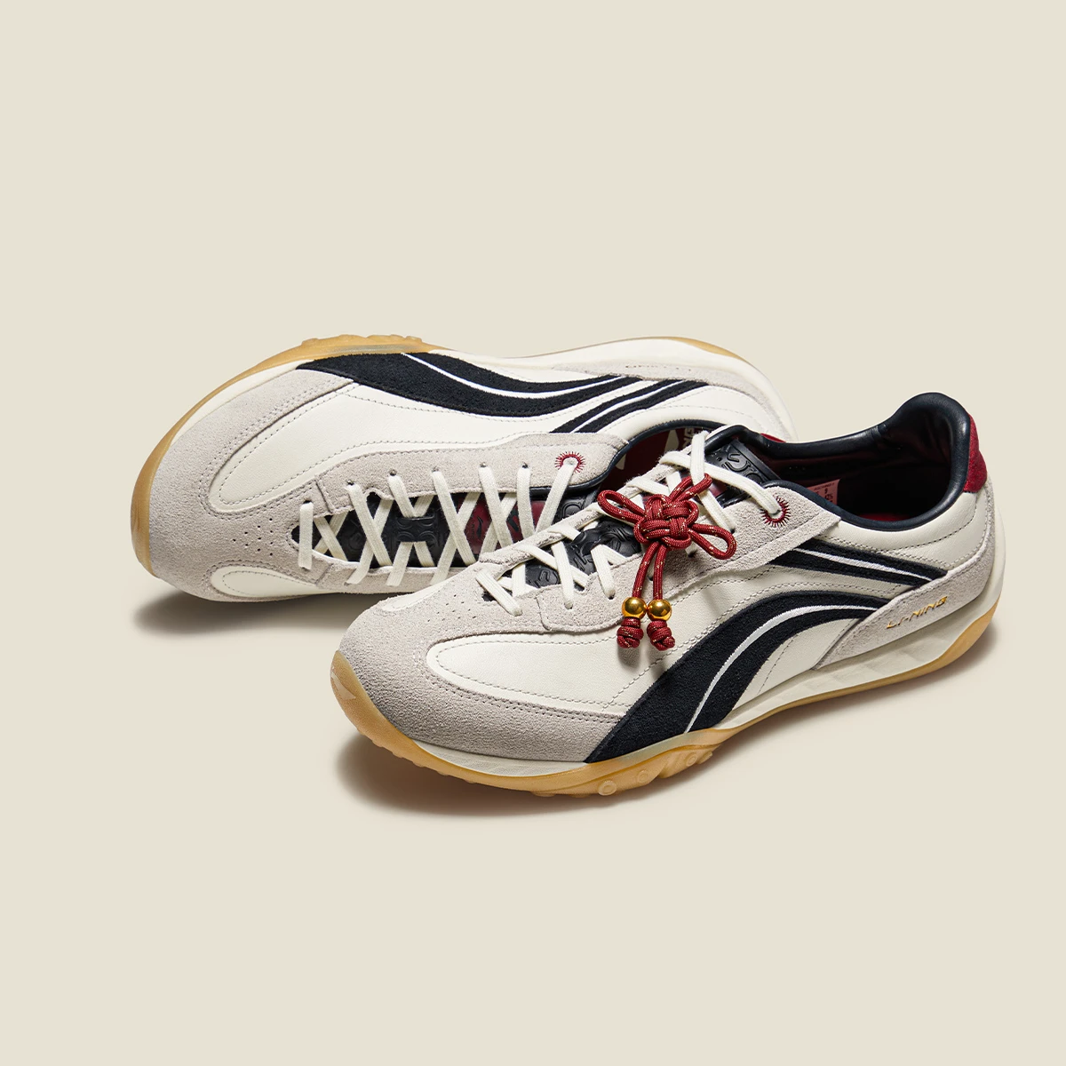 ���ڲ�������������ӱɯͬ�������Ů�¿����ص����׾��������˶�ЬAGCW002 -1�װ�ɫ/����� 39 268.85Ԫ