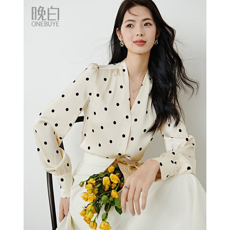 晚白【新品】法式V领波点衬衫女2026春款奶油风上衣垂顺通勤百搭衬衣 杏色 L