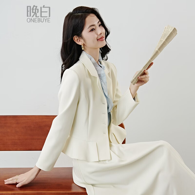 晚白2026年春款气质千金风高级感翻驳领正肩西装收腰显瘦通勤外套女 米杏色 S