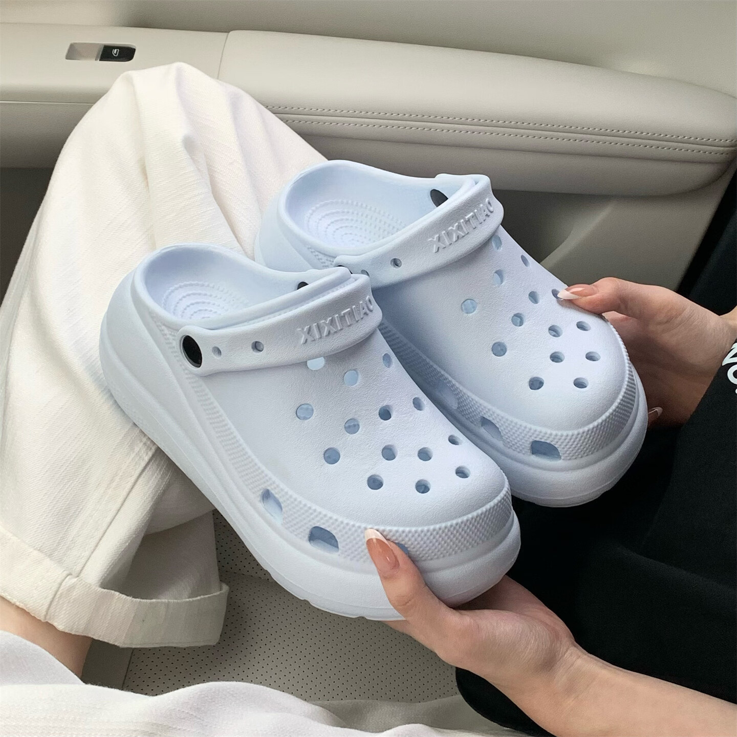 细细条（XIXITIAO）足弓洞洞鞋女EVA增高厚底夏网红海边度假沙滩凉鞋包头拖鞋 黑色【纯色】 38-39 【标准码】