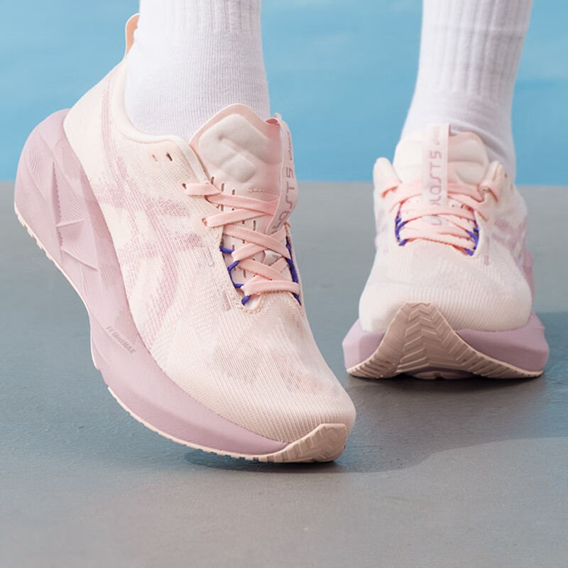 ��ɪʿ��asics���ܲ�ЬŮ NOVABLAST 5ϵ��ʱ�м�Լ��������͸���Ͱ��˶�Ь 37.5 819Ԫ