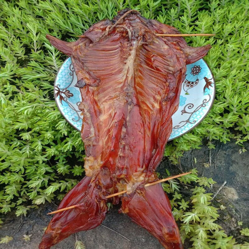 柴火烟熏腊兔子肉湖南特产腊肉腊味风干兔子肉年货干货整只干货 湖南腊兔  600克左右_酸辣椒