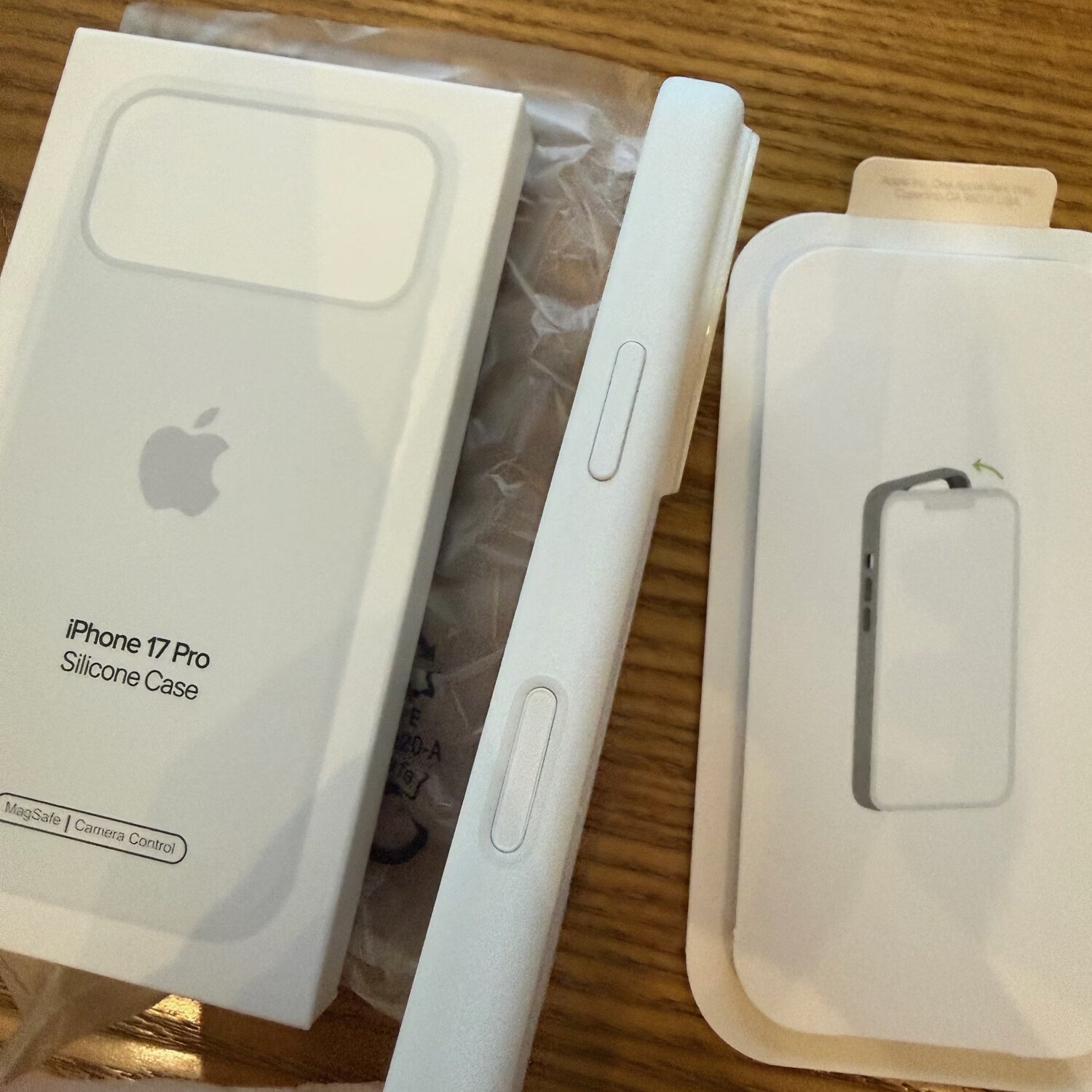 iPhone 17 Pro液态硅胶保护壳 磁吸动画按键款（现货速发） 白色 17proMax