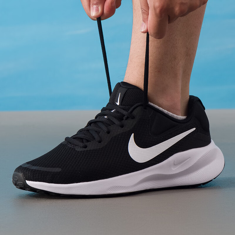 耐克（NIKE）REVOLUTION 7 男子冬季缓震透气舒适运动公路专业跑步鞋 FB2207-001 42.5