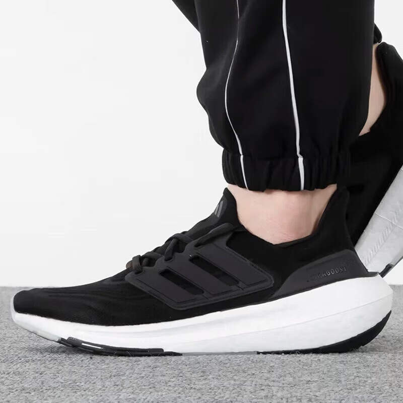 ���ϴ�˹��adidas������Ь��Ь 25�¿�UltraBoost���׻�����͸���ܲ�Ь�˶� GY9351 37 418Ԫ