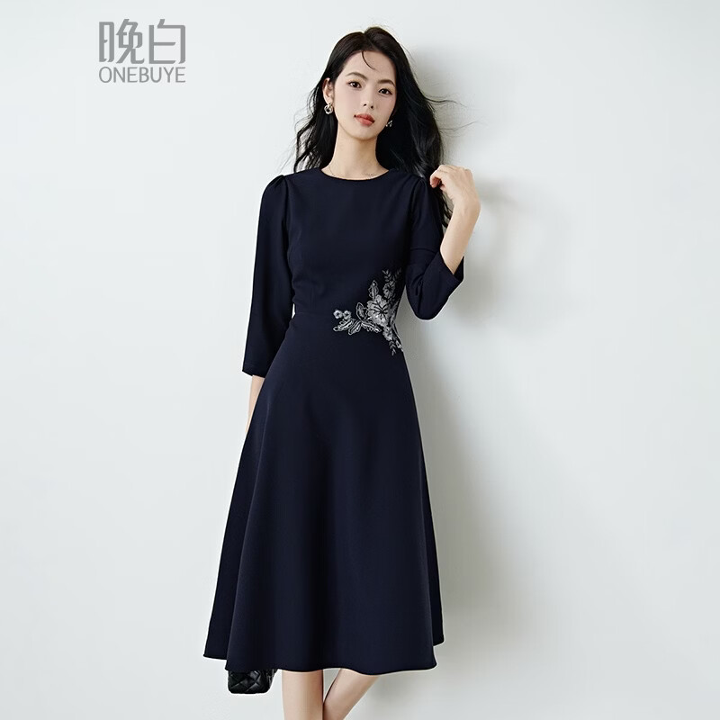 晚白【新品】2026年春款时尚刺绣中袖裙子挺括修身显瘦通勤连衣裙 深蓝色 XL