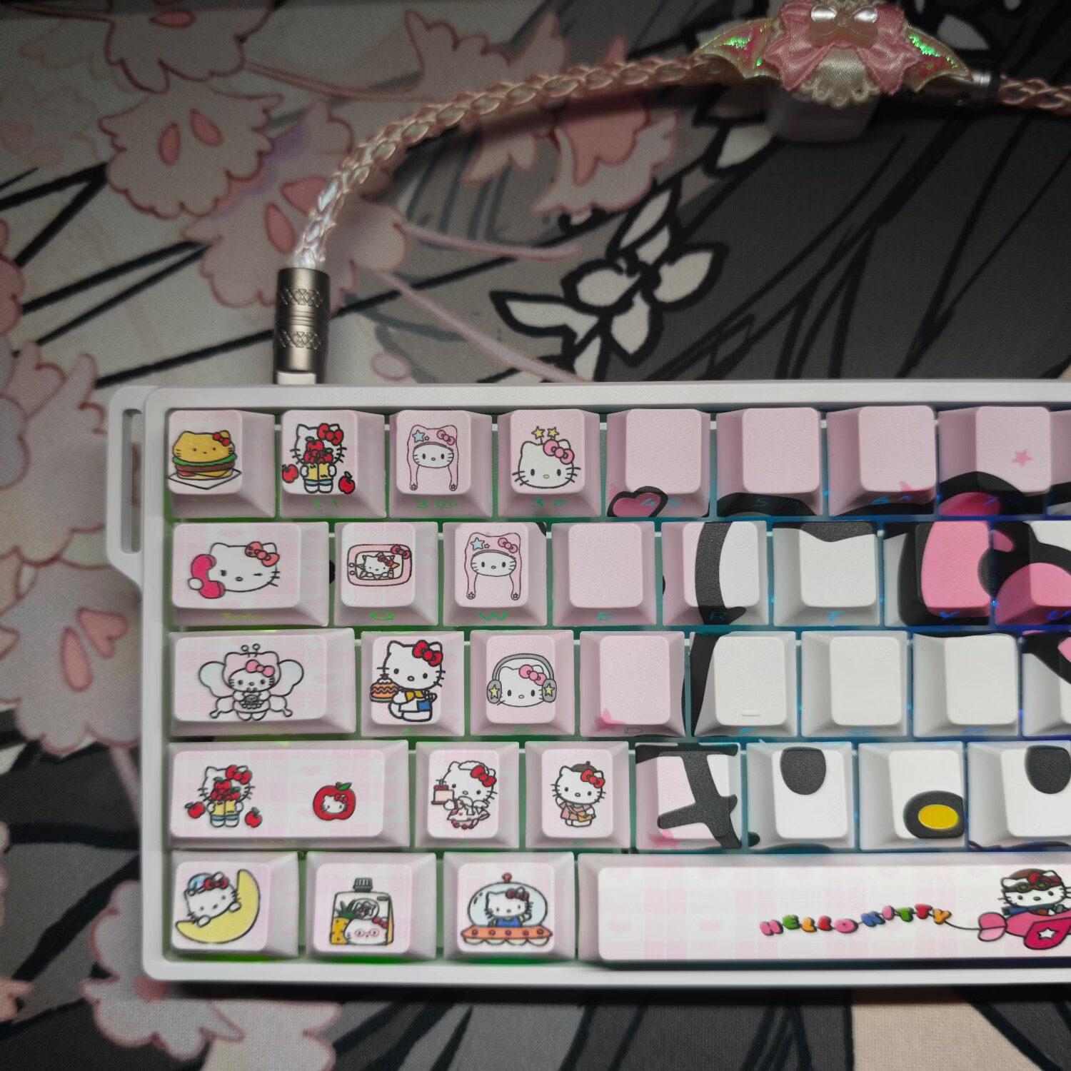HelloKitty多色键帽侧刻透光wootingez63made68美加狮ev63 atkvgn艾石头小蜜蜂ace68win 粉色侧刻透光适配到87键，发全套