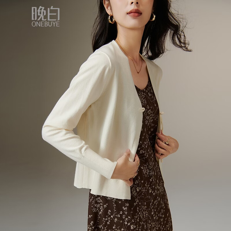 晚白【新品】2026年春款复古优雅国风盘扣上衣软糯亲肤短款针织开衫女 米杏色 M