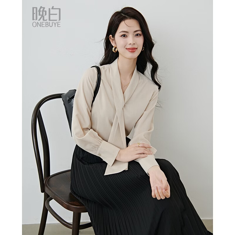 晚白【新品】2026年春款时尚飘带系带领职业装垂感上衣职场通勤衬衫女 浅卡其 L