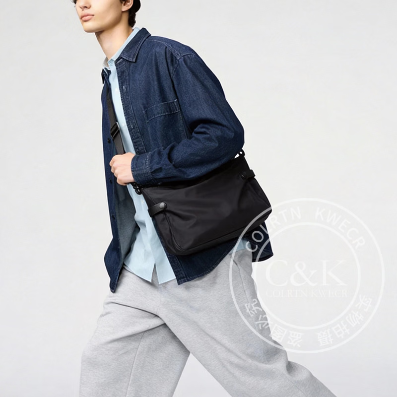 Colrtn Kwecr男士新款单肩包商务休闲背包斜挎包大容量邮差包时尚情人节礼物男 黑色大号 33*24*10