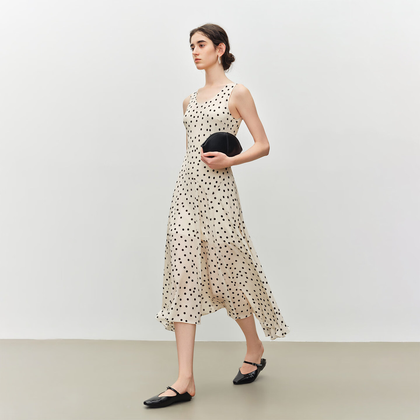 自巧小个子斜裁复古波点雪纺吊带连衣裙女2026夏季新款U领背心裙 白底黑点 XXS （尺码：1）