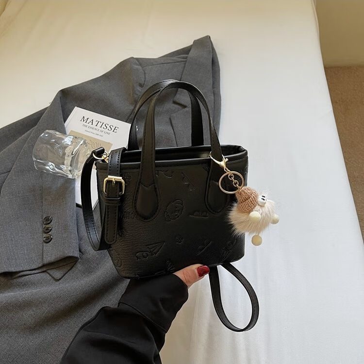 鹿色粉色水桶包包女2025新款大气小个子感轻奢超火小众斜挎包 黑色无挂件