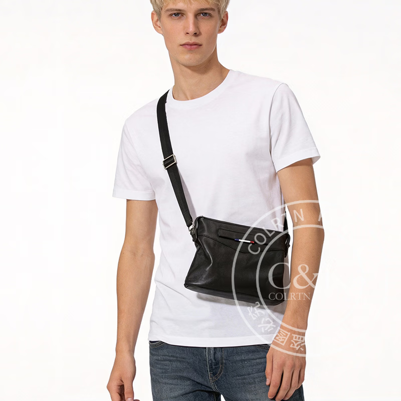 Colrtn Kwecr  男士单肩包新款大容量斜挎包真牛皮时尚背包邮差包情人节礼物男 黑色大号36*26*7（12英寸）
