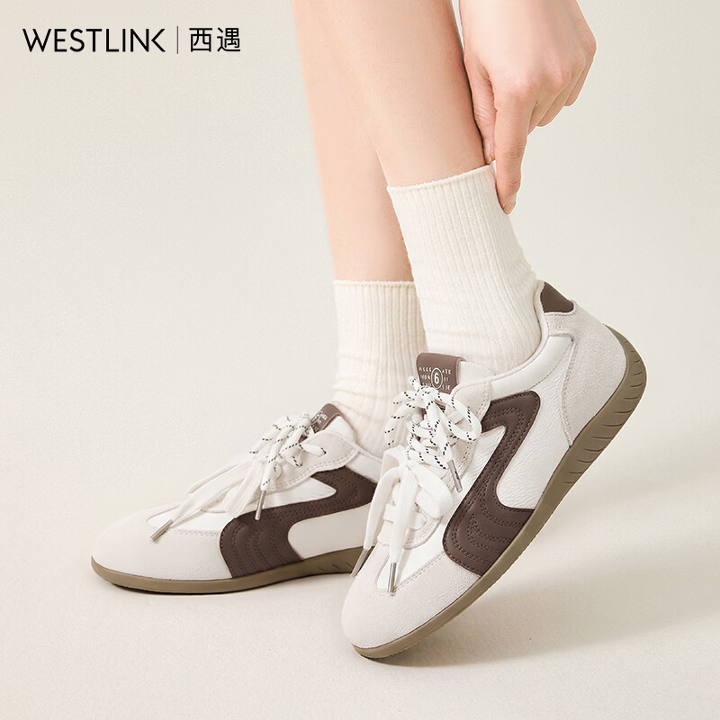 西遇(Westlink)红色德训鞋女2026春季新款百搭阿甘鞋本命年运动休闲轻便板鞋 米白+棕色 预售20天 38 (240)