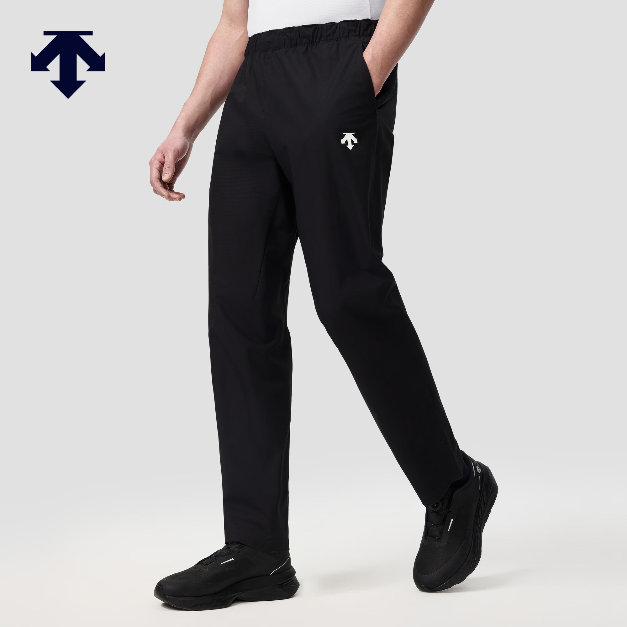 ��ɣ�أ�DESCENTE��TRAININGϵ����ѵ��ʿֱͲ͸����֯�˶�������Ʒ BK-��ɫ L (175/84A) 1140Ԫ