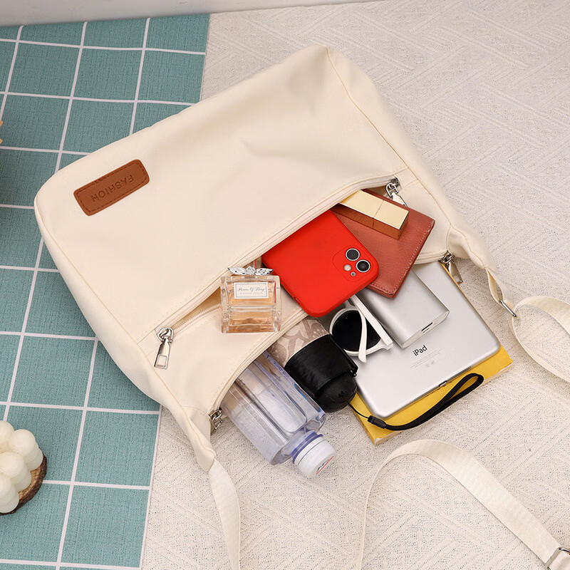 【严选好物】尼龙斜跨包女2025新款单肩包轻便小挎包学生女包休闲 乳白色