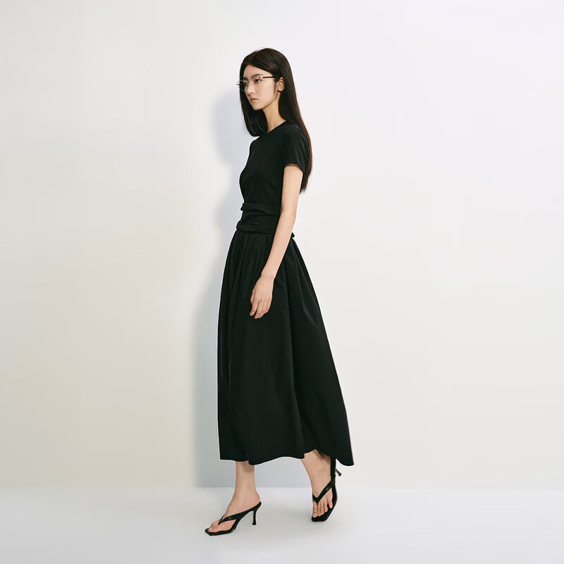 欧时力(OCHIRLY)【季中折扣】欧时力 连衣裙女2026夏新款褶皱短袖收腰显瘦小黑裙 黑色 -独家定染面料 L