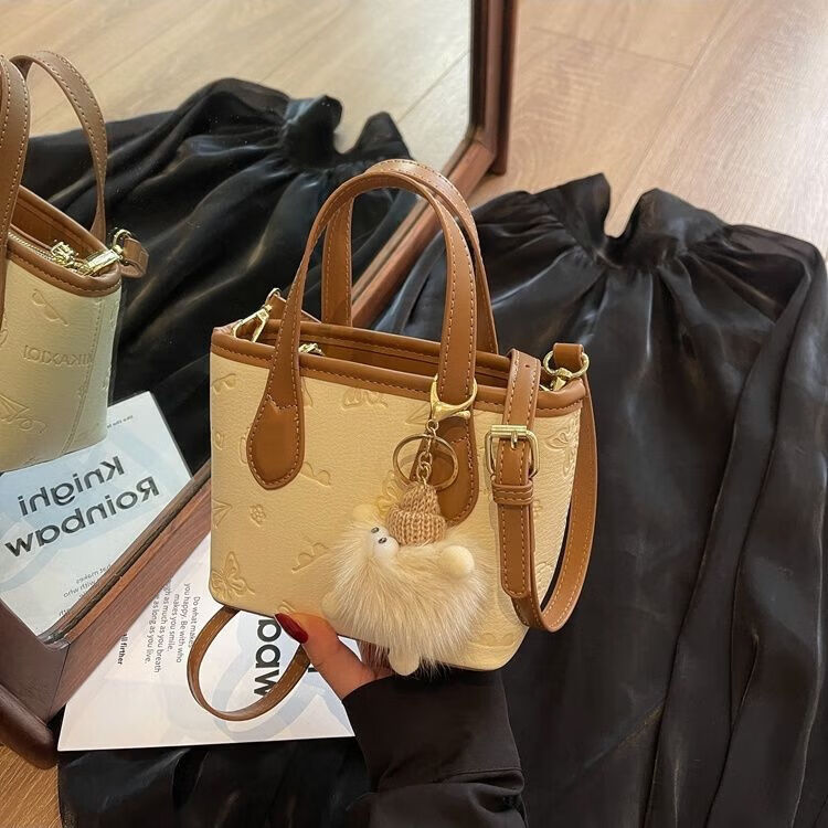 鹿色粉色水桶包包女2025新款大气小个子感轻奢超火小众斜挎包 黑色无挂件