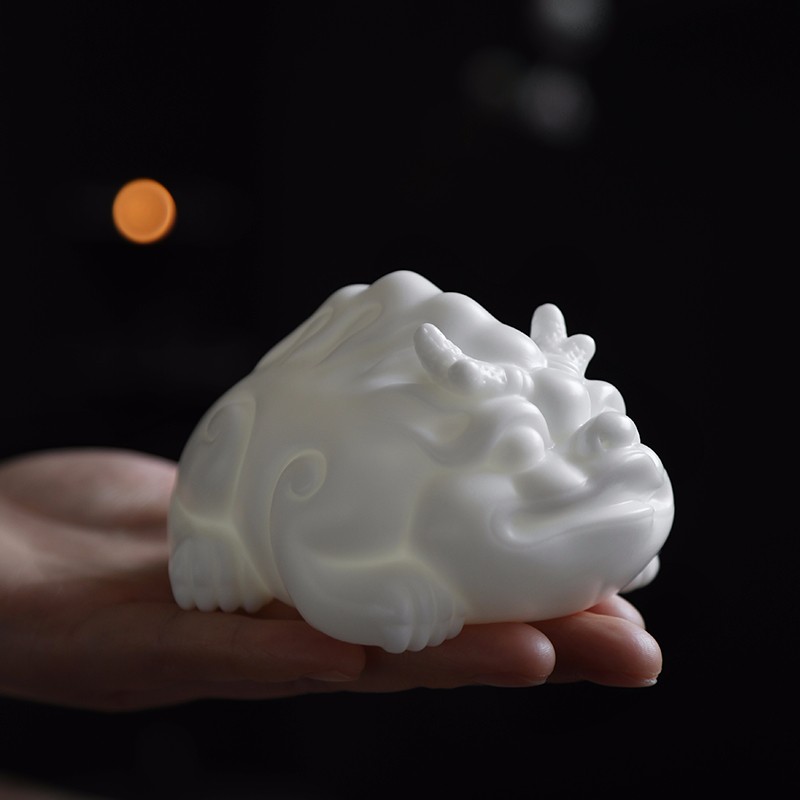 陶艺公社 茶宠 陶瓷家用办公车载摆件德化白瓷素烧纸镇功夫茶道茶玩