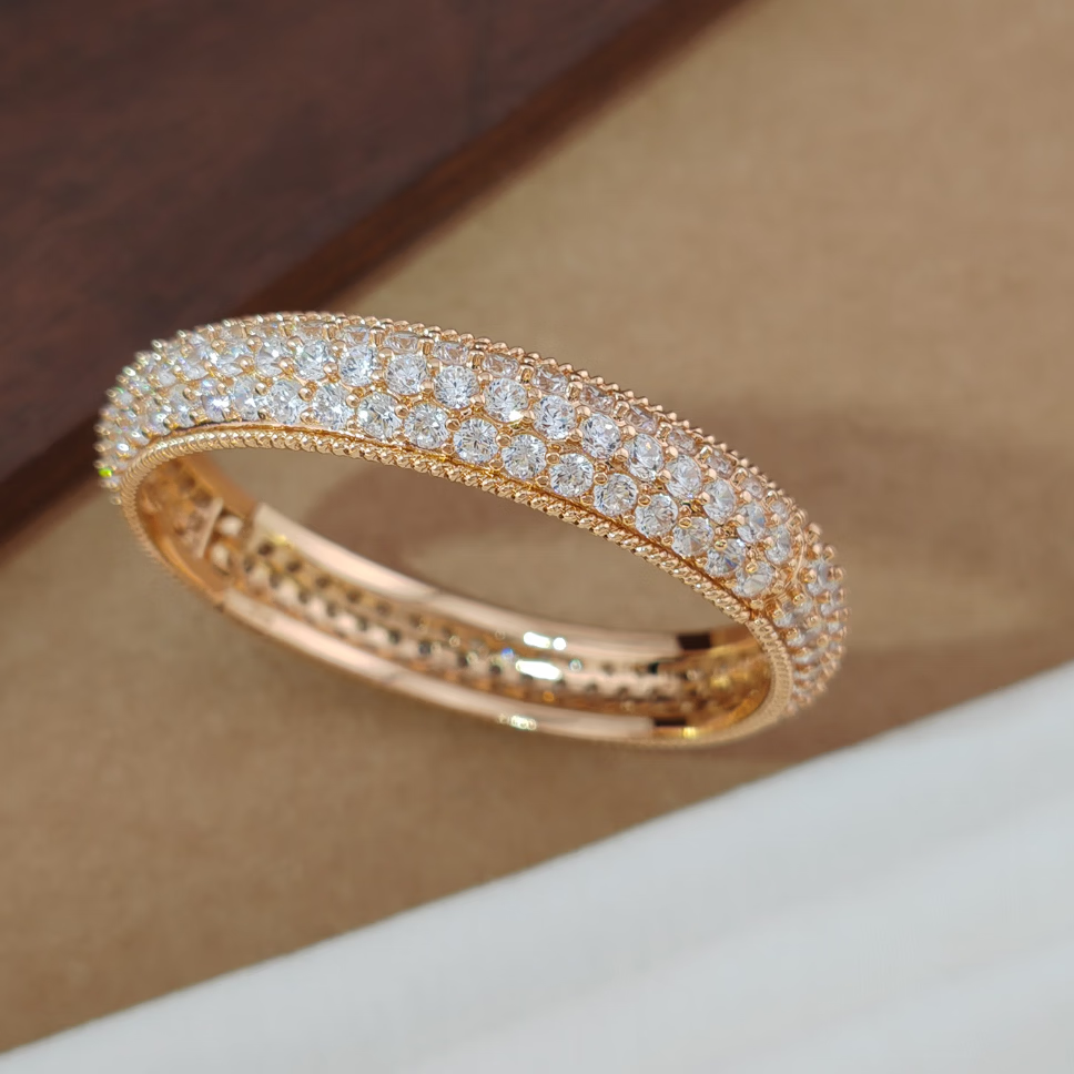 先入会 旭平首饰 轻奢设计密镶嵌手镯 拍下52.7元 - 线报酷