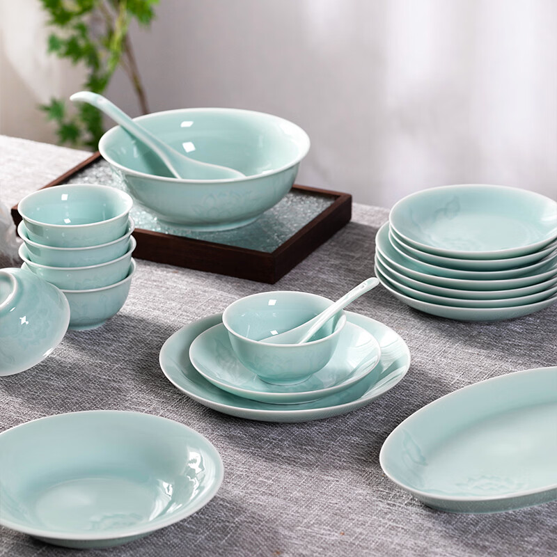 巧陶（QIAOTAO）陶瓷餐具套装龙泉青瓷中式碗菜碟盘子套组家用高颜值饭碗高档礼盒 出水芙蓉天青【46】 【礼盒装】 46件套