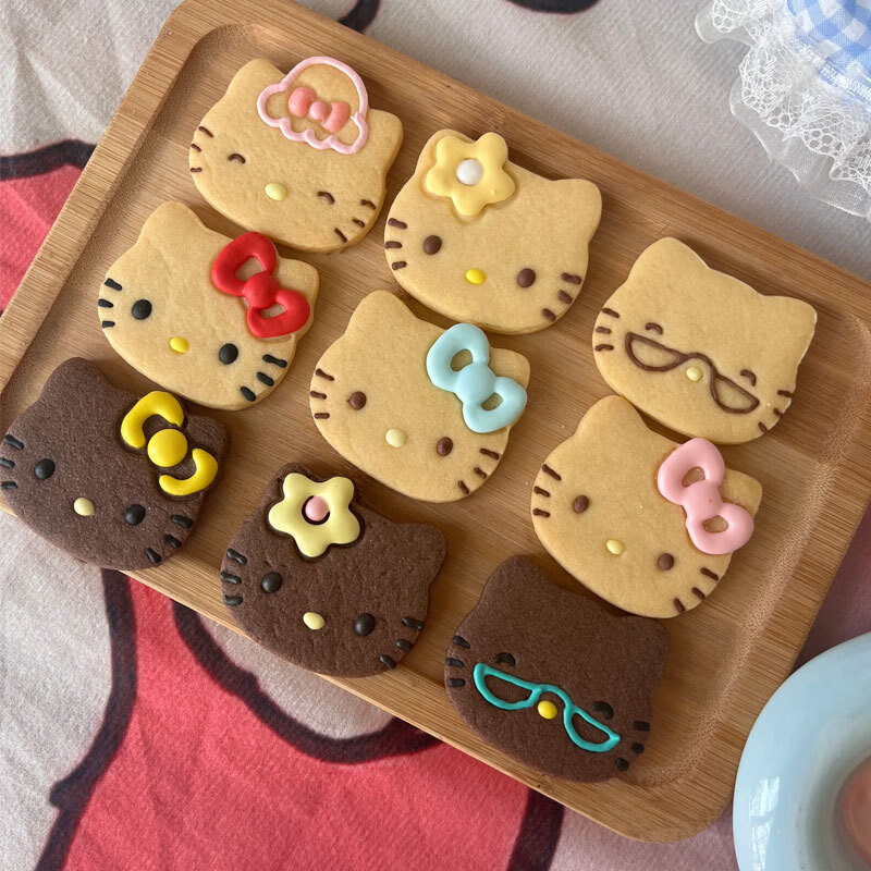 EOAGX哈喽kt猫糖霜饼干hellokitty黄油曲奇甜品蛋糕装饰摆台手工零食 12片混合款（铁盒装）