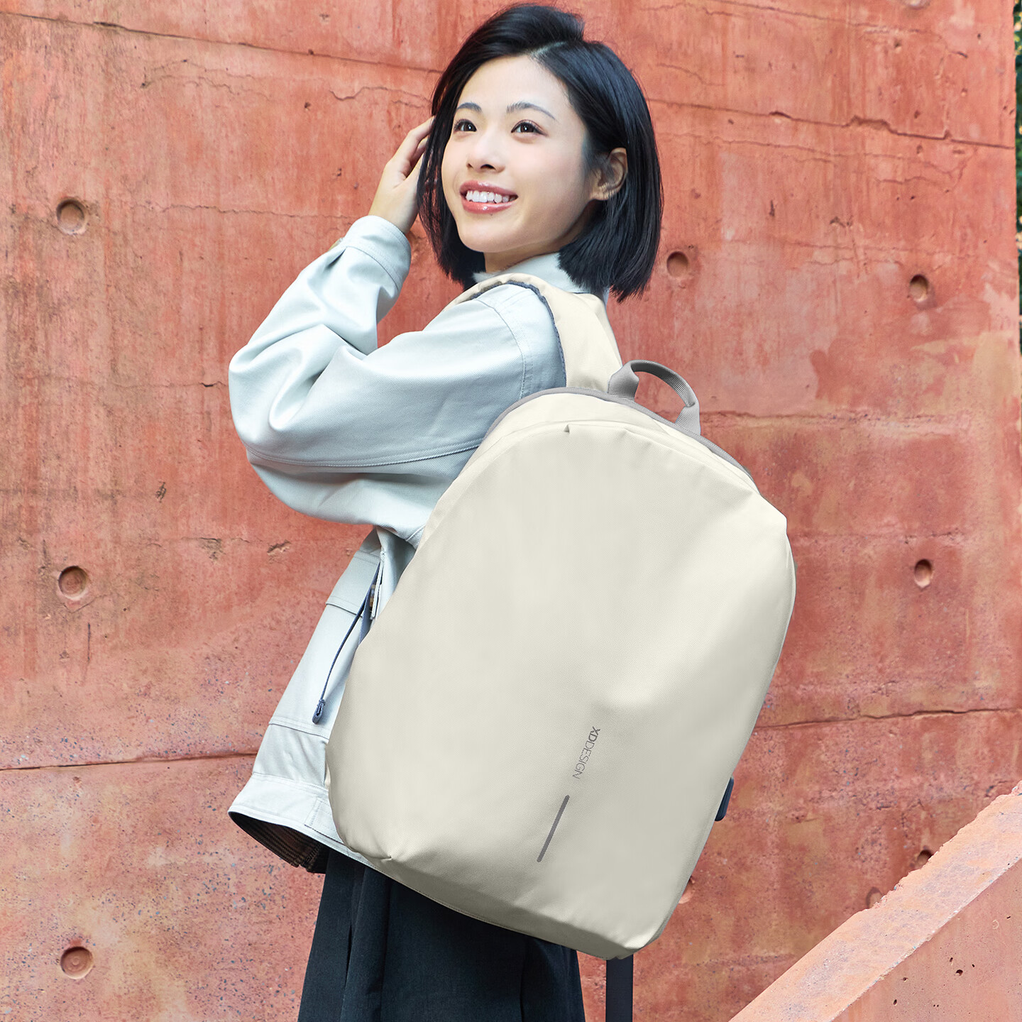 XDDESIGN爱思迪双肩包男女防盗背包通勤15.6英寸笔记本电脑包旅行包休闲包 珍珠白