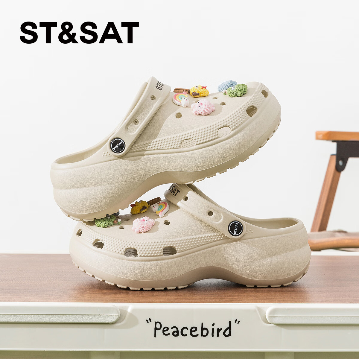 星期六2026新款夏季情侣可爱百搭增高踩屎感洞洞鞋女款居家外穿防滑拖鞋 米白 【彩色小怪兽】 38-39