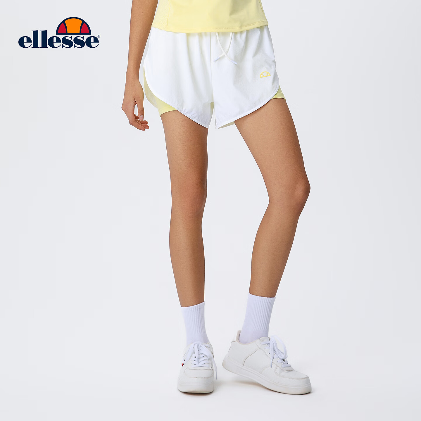 ellesse小贝壳柔软轻薄排汗网球运动训练裤女防走光修身撞色短裤 白色 S